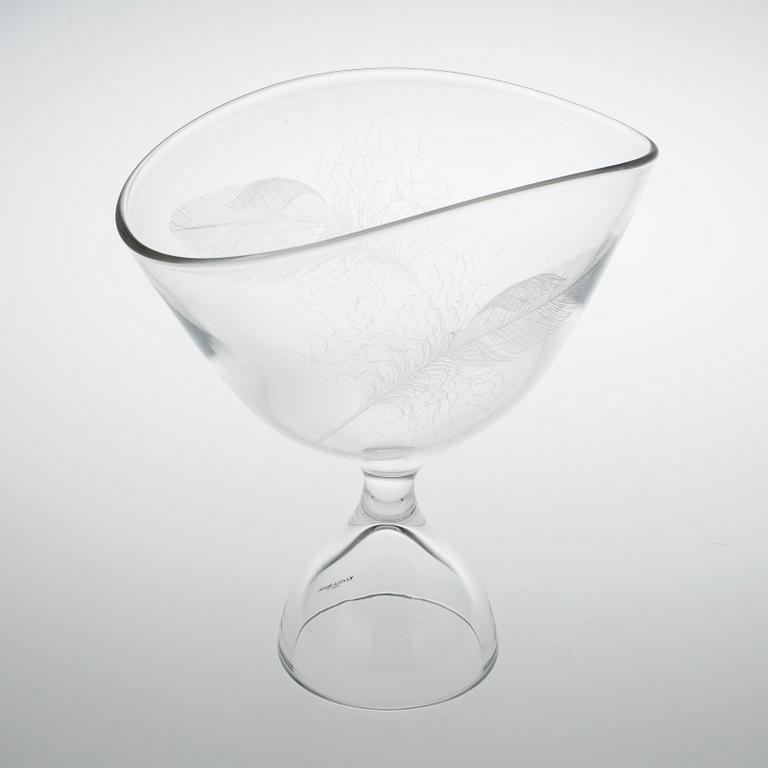 SKÅL PÅ FOT, glas. Vicke Lindstrand, Kosta 1970-/80-tal.