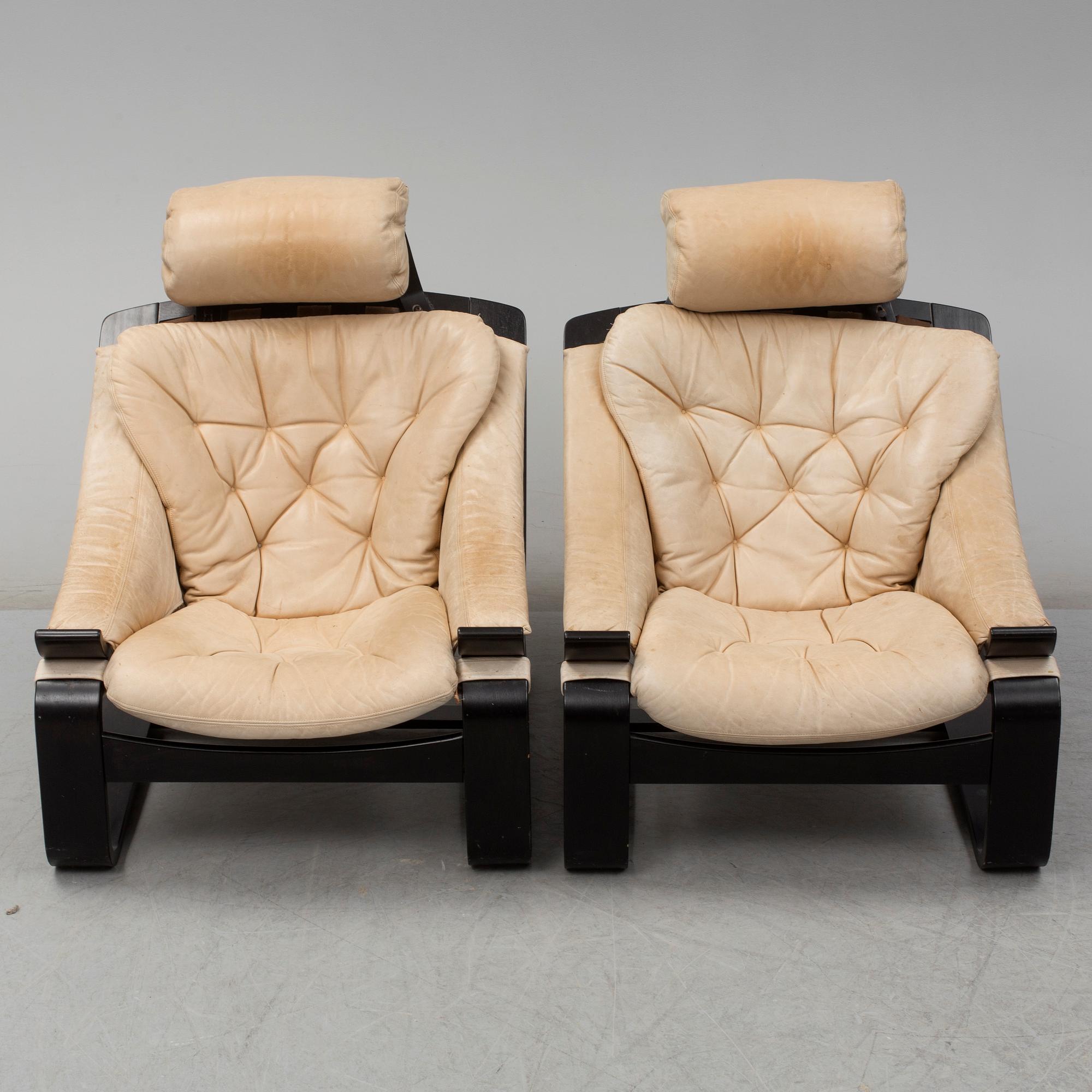 ÅKE FRIBRYTER, Nojatuolipari, "Kroken", Nelo Möbler, muotoiltu 1974.