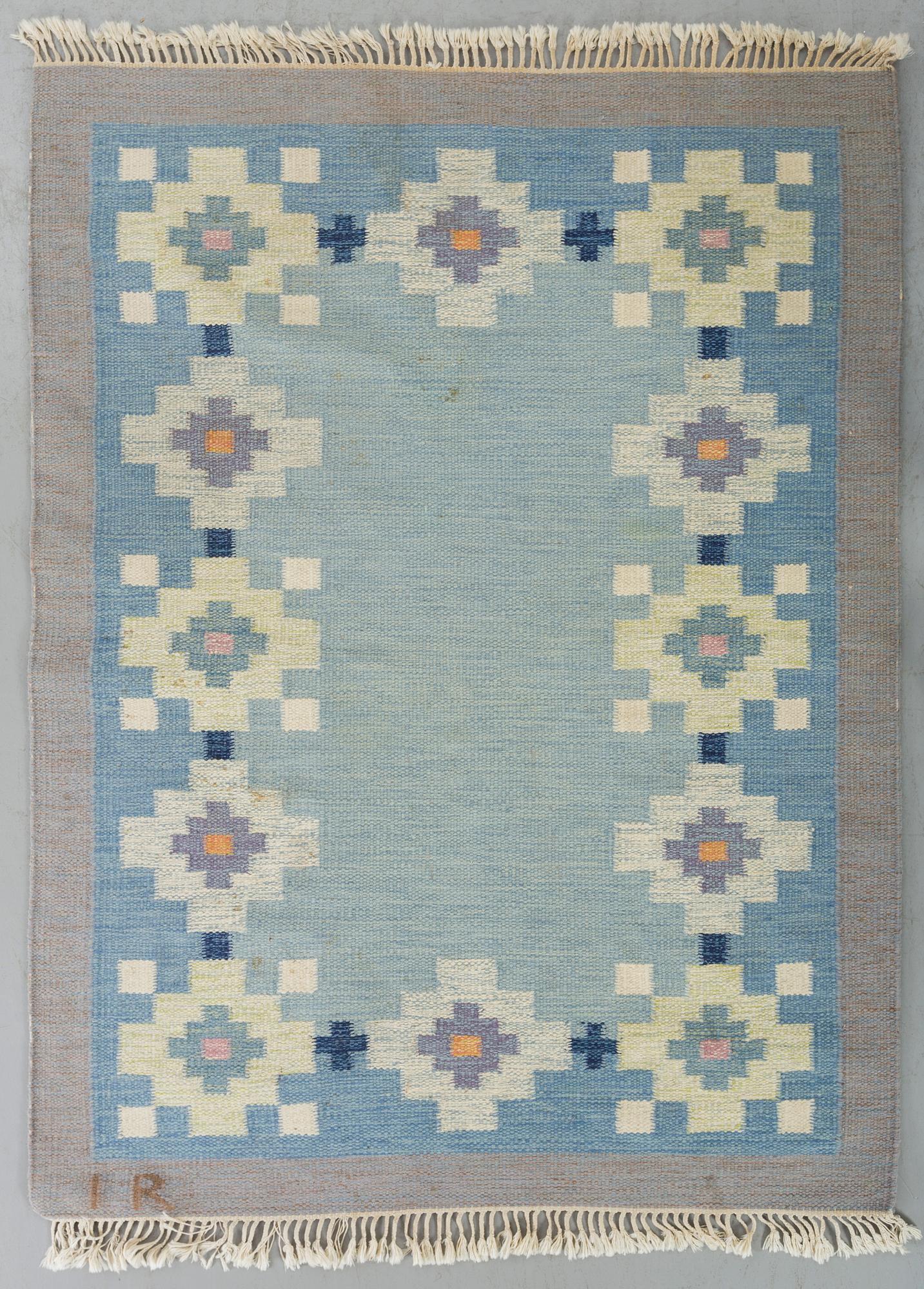 A signed flat weave carpet ca 195 x 139 cm.