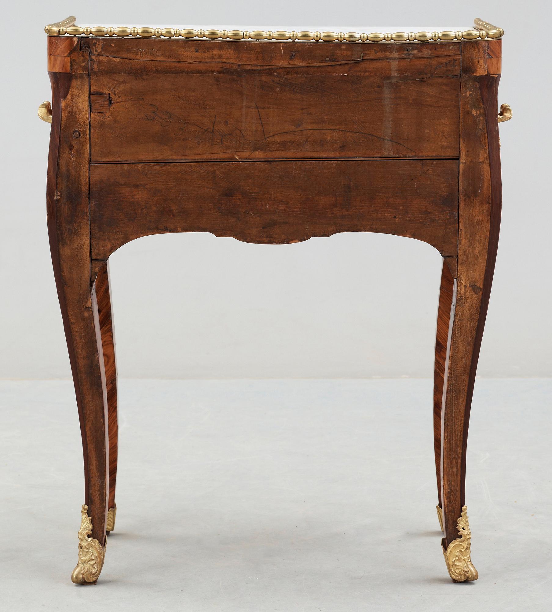POTTSKÅP. Stockholmsarbete i Lars Nordins art, 1700-talets mitt. Rokoko.