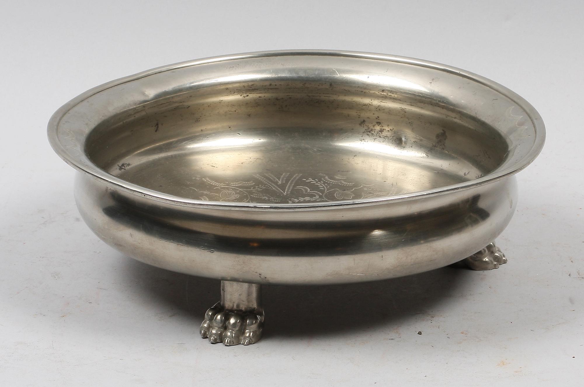 SKÅL, tenn. Firma Svenskt Tenn, 1929.