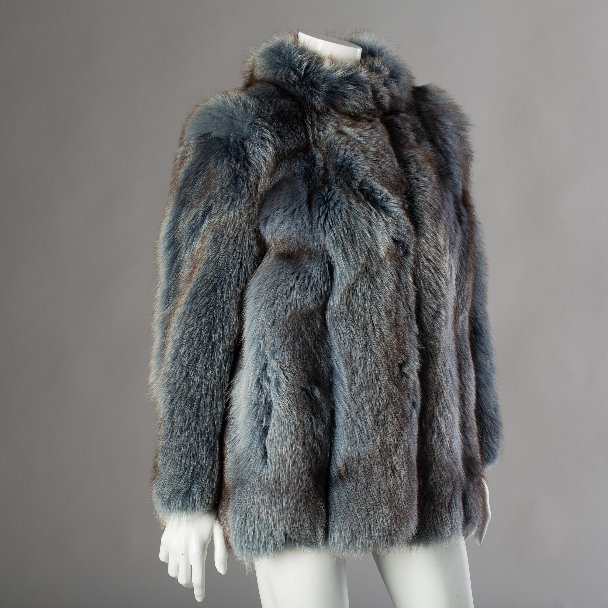 A fox jacket by Karl Lindblom, Stockholm, in size app 38.