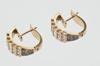 A PAIR OF DIAMOND EARRINGS.