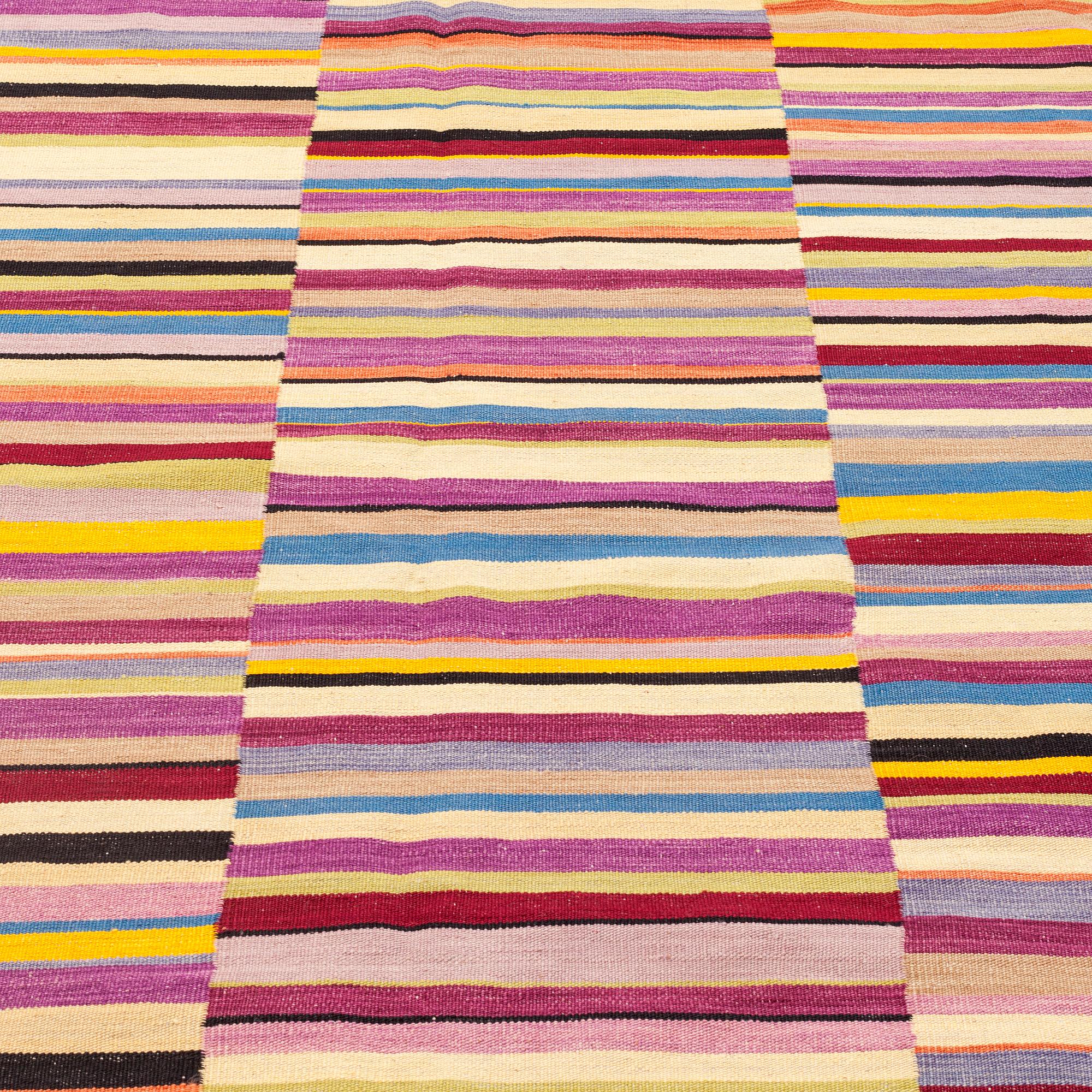 MATTA, slätväv, ca 283 x 266 cm.