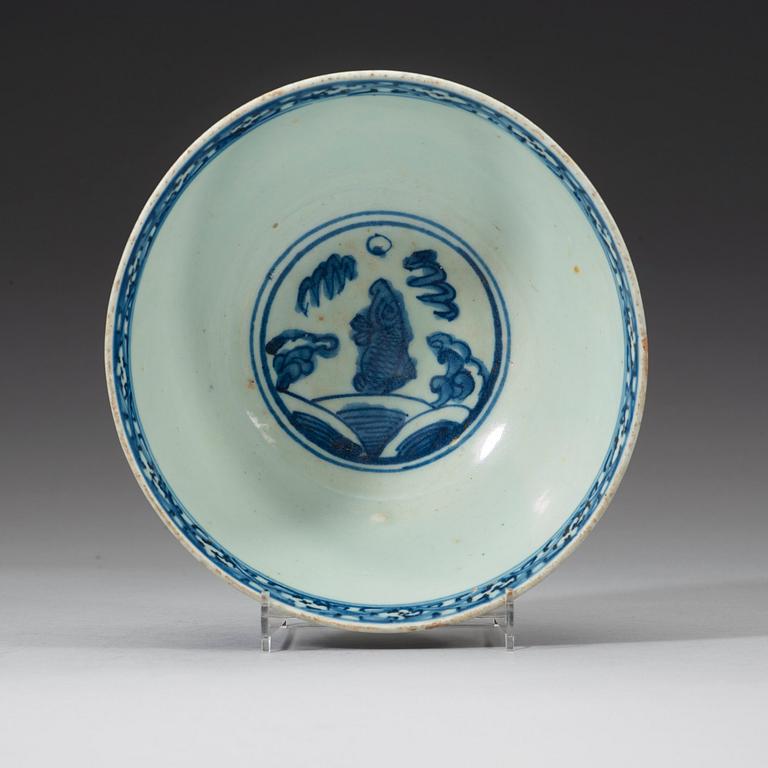 A blue and white bowl. Ming dynasty Wanli (1572-1620).