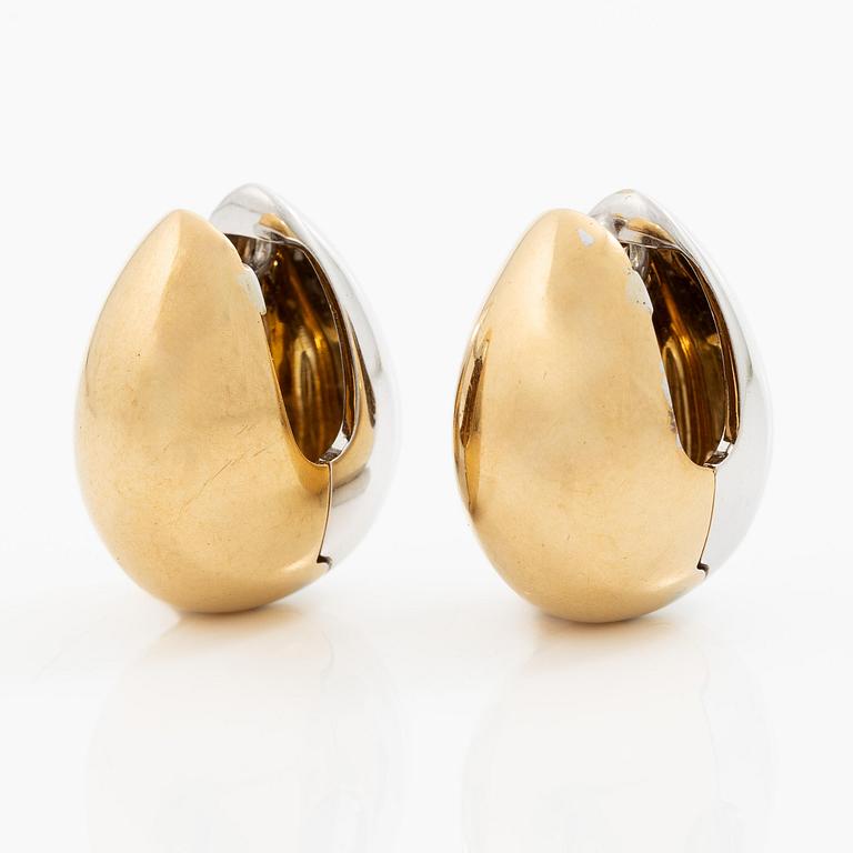 Ett par örhängen 18K guld och vitguld.