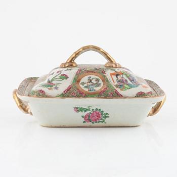 A Canton tureen with cover, 19th century.