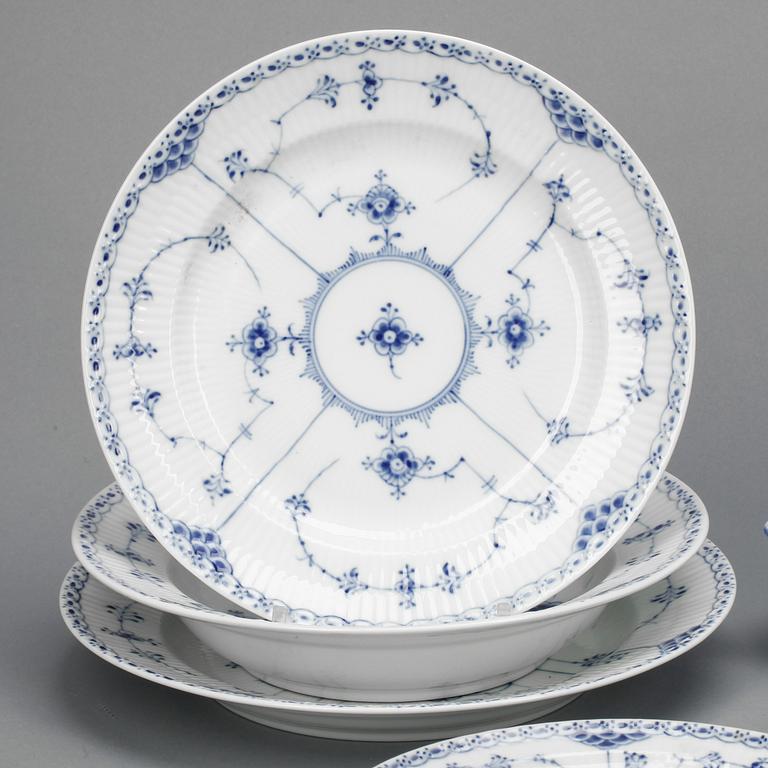 SERVISDELAR, 108 delar. "Musselmalet", Kunglig Dansk.