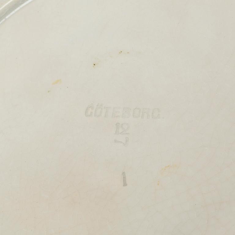 An eartheware tureen and a serving dish from Göteborg, early 20th century.