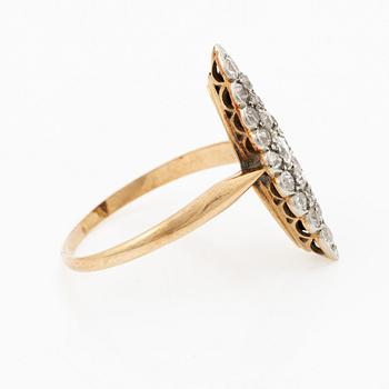 Ring 14K gold with old-cut diamonds in navette shape, circa 1900.