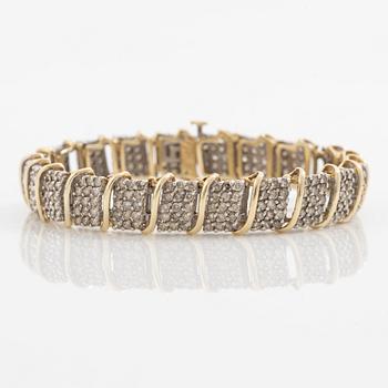 Bracelet 10K gold with brilliant-cut diamonds.