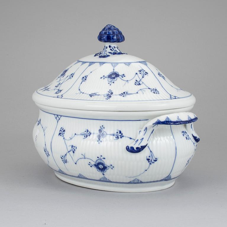 SOPPTERRIN I PORSLIN, "Musselmalet" Royal Copenhagen.