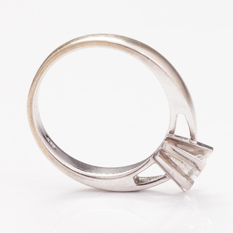 A 14K white gold ring with a diamond ca. 0.30 ct. Marked Chanti.