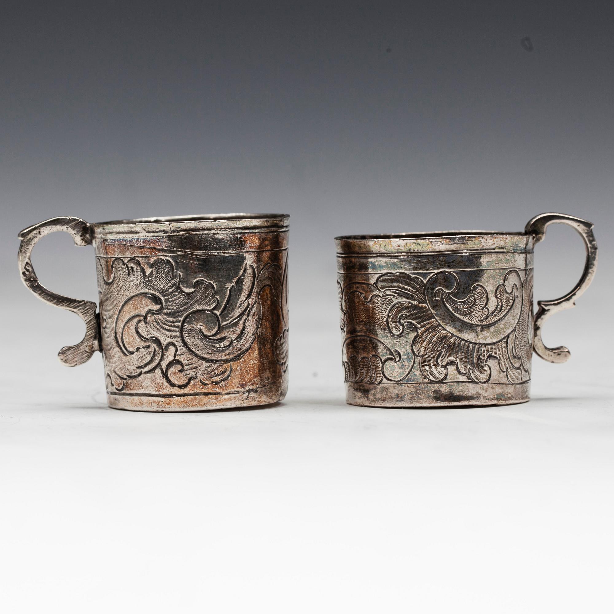 VODKAKOPPAR, 2 st, silver, Ryssland, kontrollmästare bl.a. Fedor Petrov, Moskva 1770-tal.