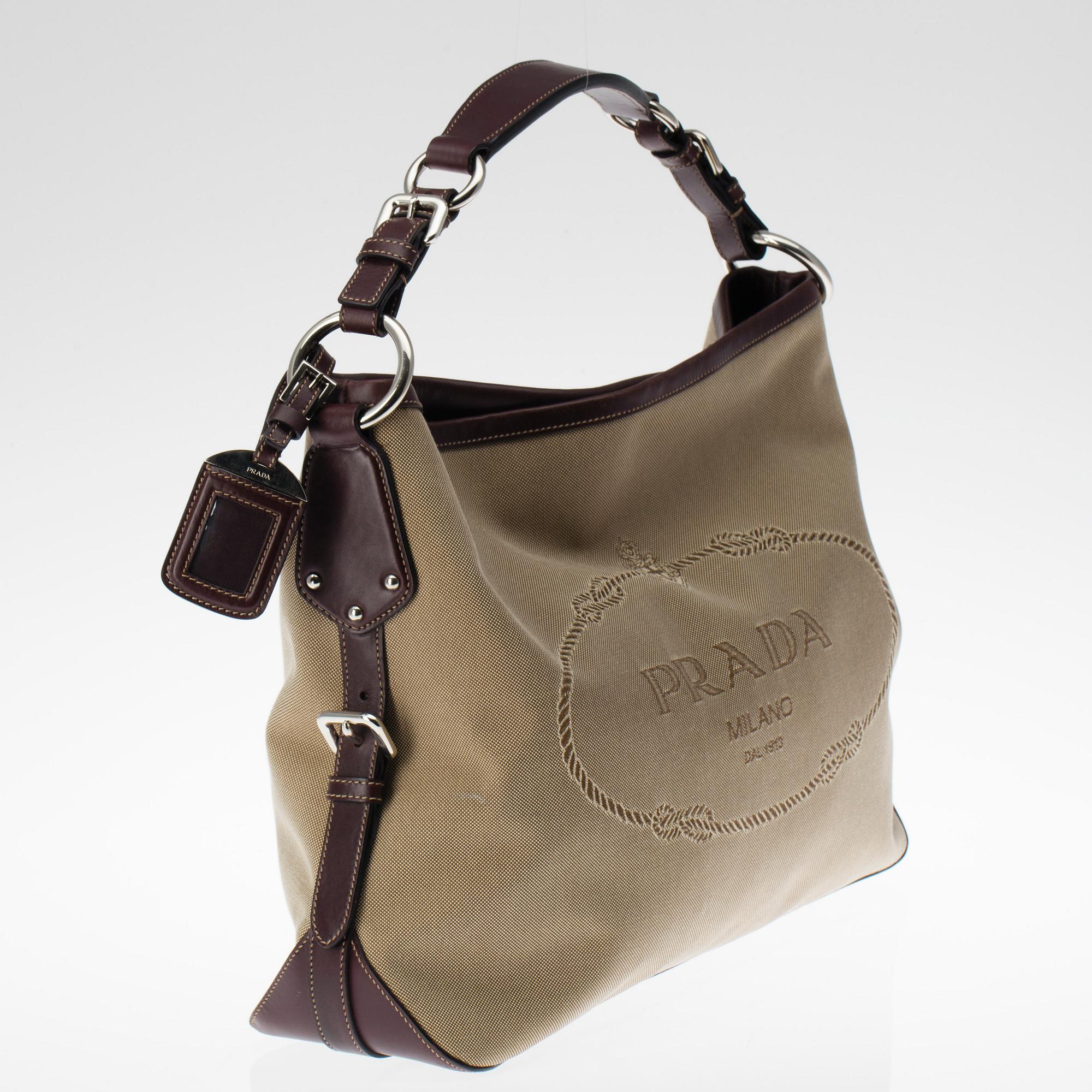 VÄSKA, Prada.