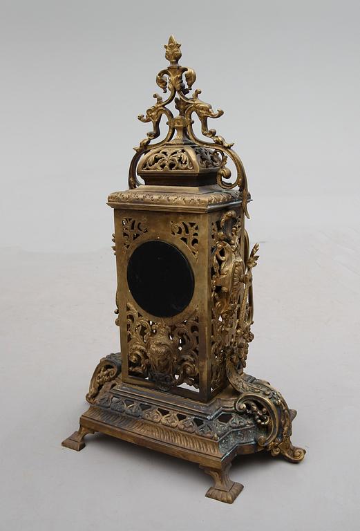 BORDSPENDYL, renässansstil, 1800-talets andra hälft.