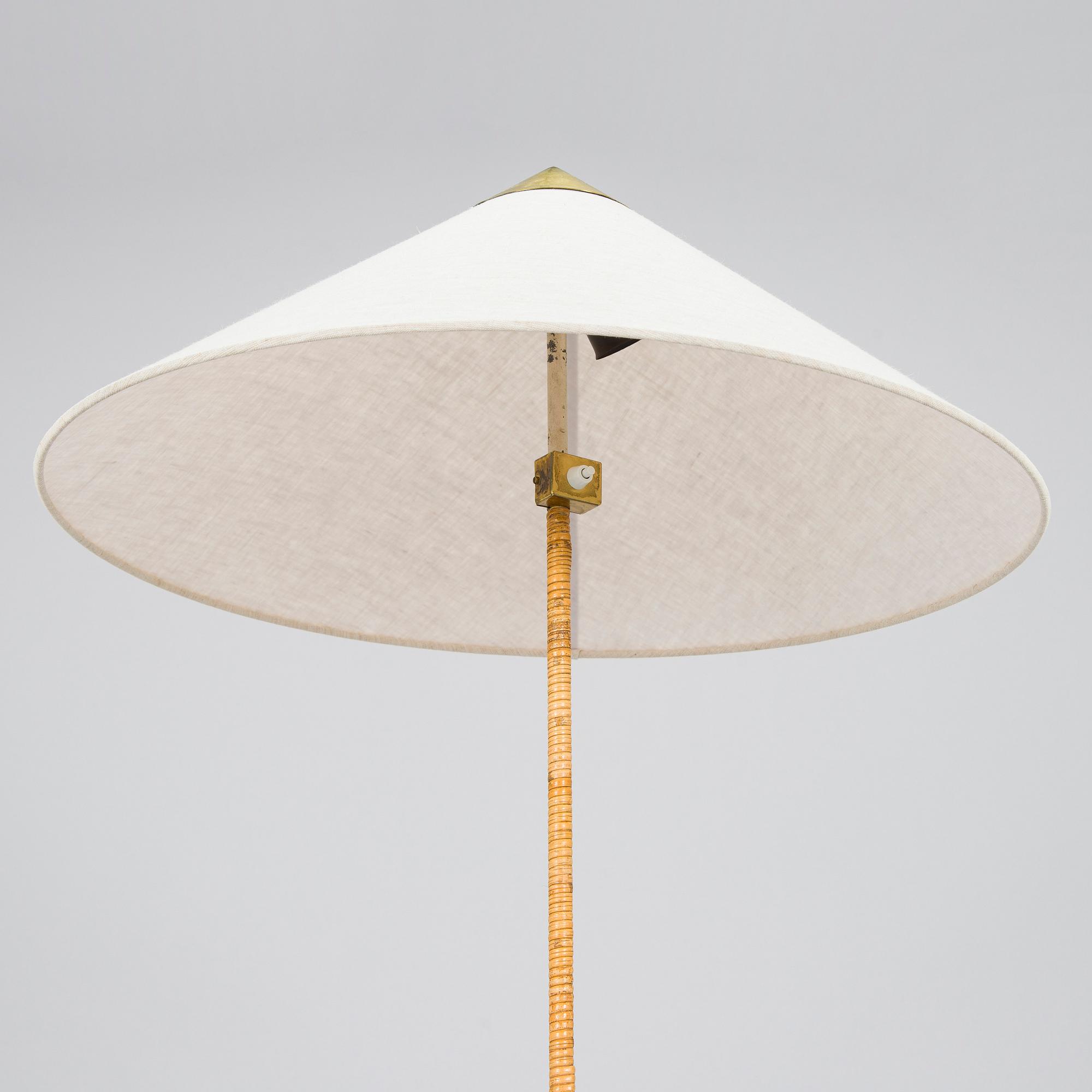 Paavo Tynell, A mid-20th Century floor lamp model 9602 for Taito, Finland.