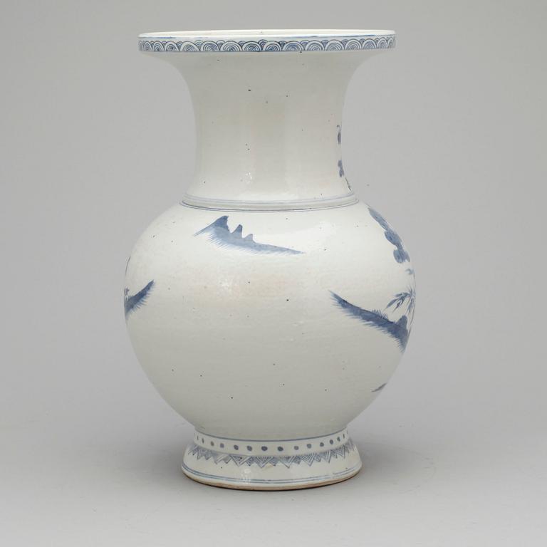 VAS, porslin, Kangxi-stil, Kina, 1900-talets början.
