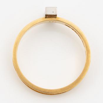 Björn Weckström, Ring, 18K gold set with round brilliant-cut diamonds, Finland 1975. By Lapponia.
