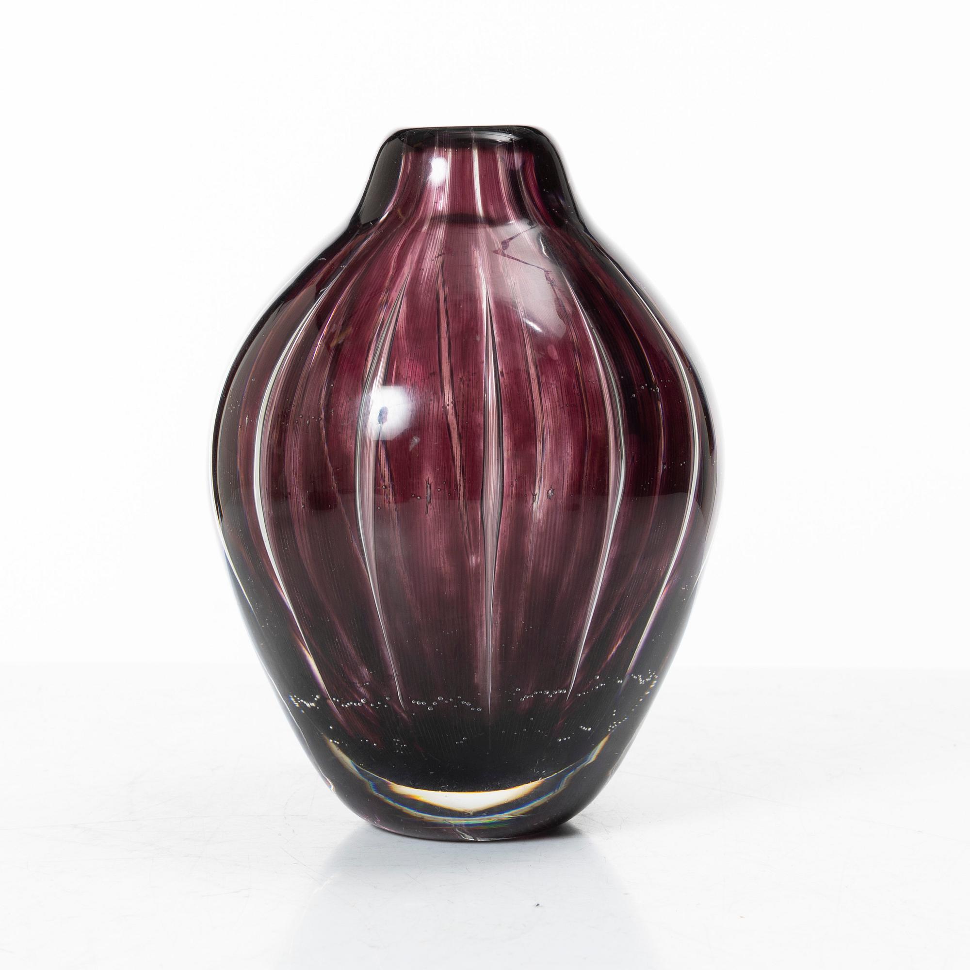 Edvin Öhrström, an ariel glass vase, Orrefors 1950.