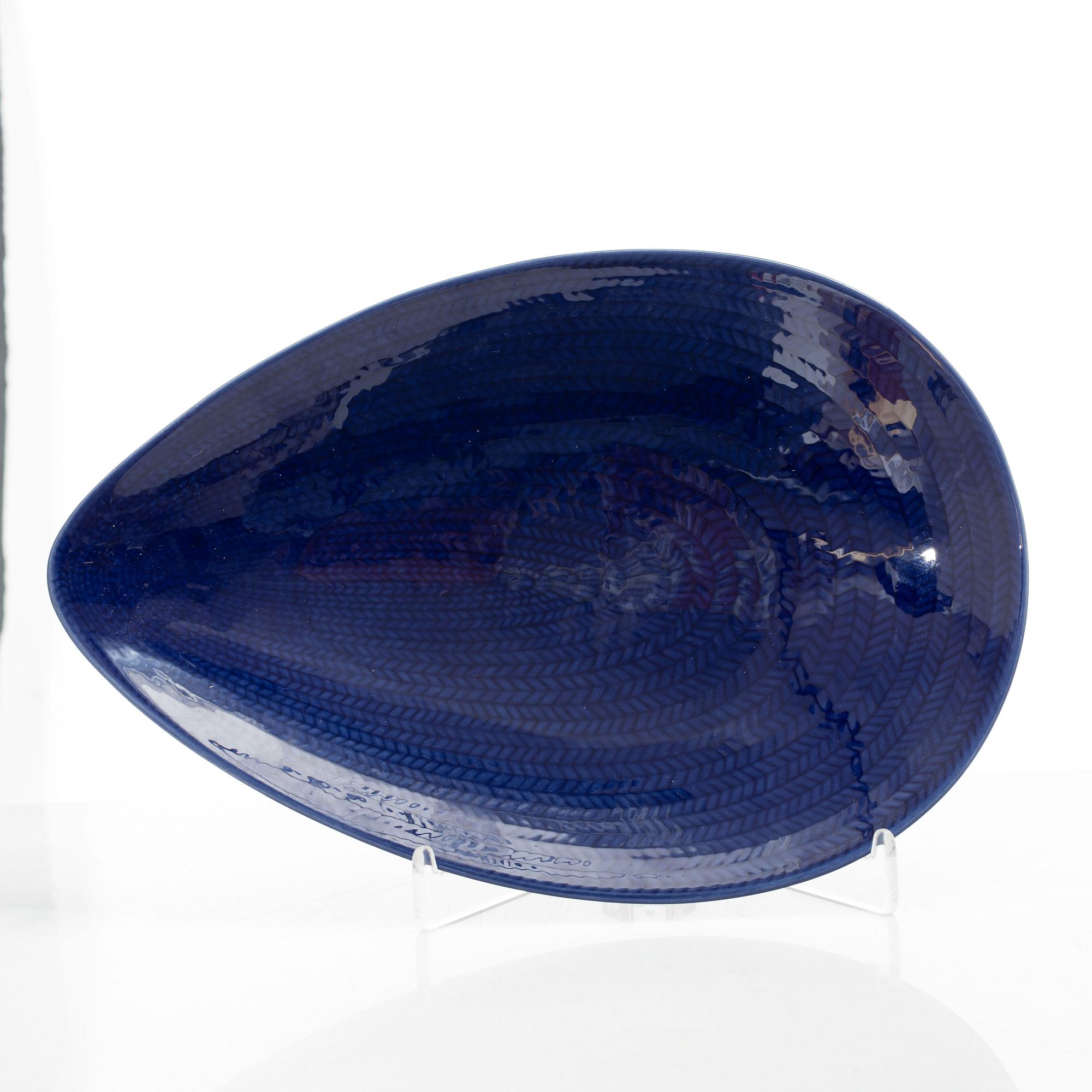 Hertha Bengtson, a set of nine 'Blå eld' service parts, Rörstrand.