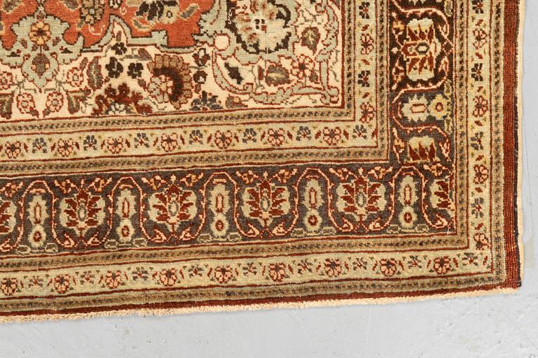 Matta, Antik Täbris, s.k. Hadjalili, ca 169 x 121-125 cm.