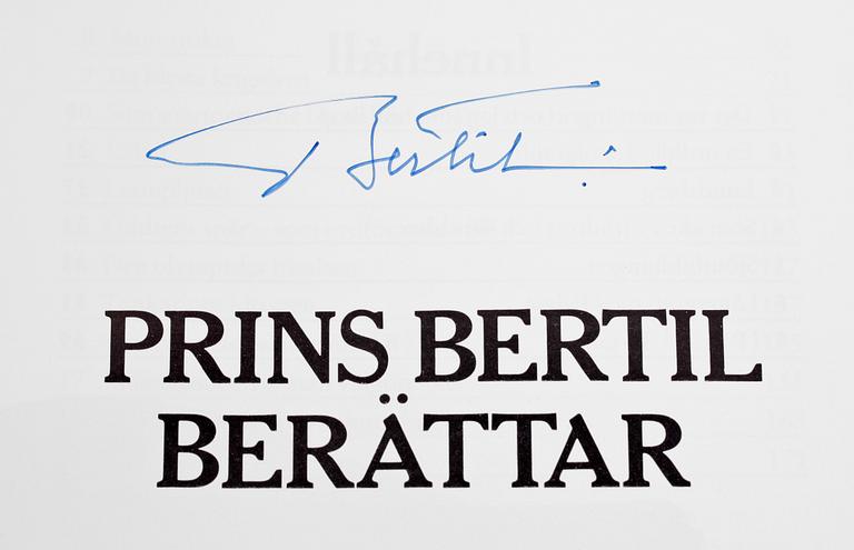 KUNGLIGT DOKUMENT SAMT 3 BÖCKER MED KUNGLIGA AUTOGRAFER, bla Oscar II av Sverige.