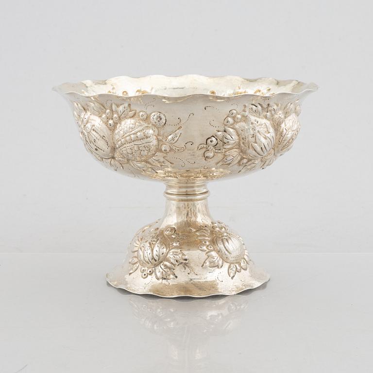 A Swedish silver Baroque style bowl, mark of Silverhantverk Aktiebolaget, Stockholm 1935.