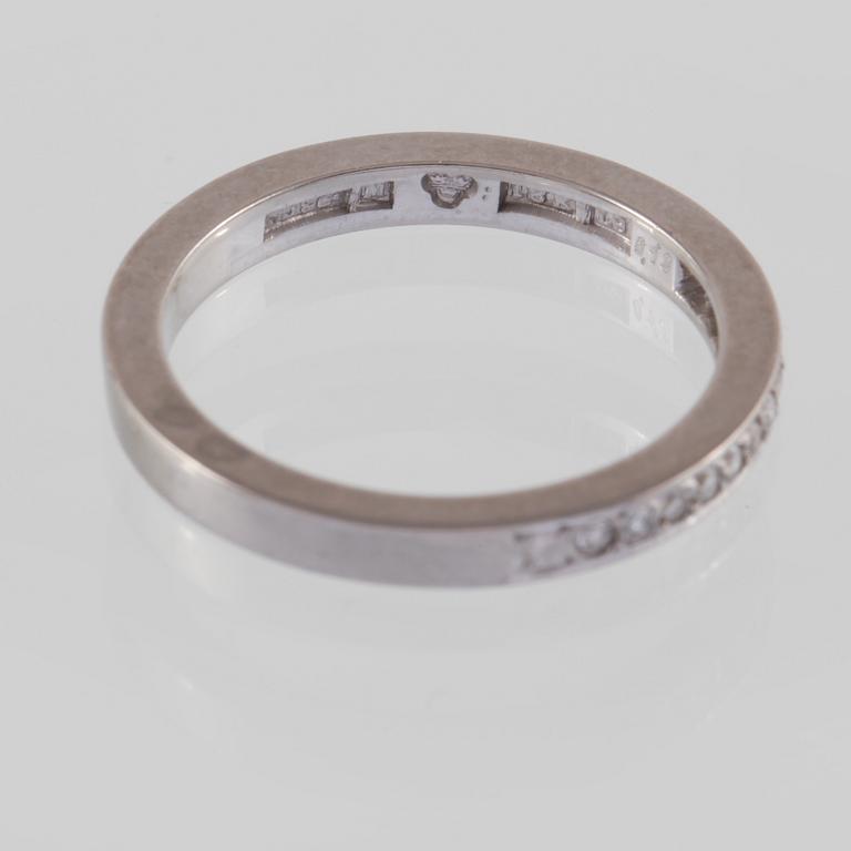 RING, 18K vitguld med åttkantslipadediamanter 0.10 ct, Gustav Dahlgren & Co, Malmö, 1961. Vikt 3,4 gram.