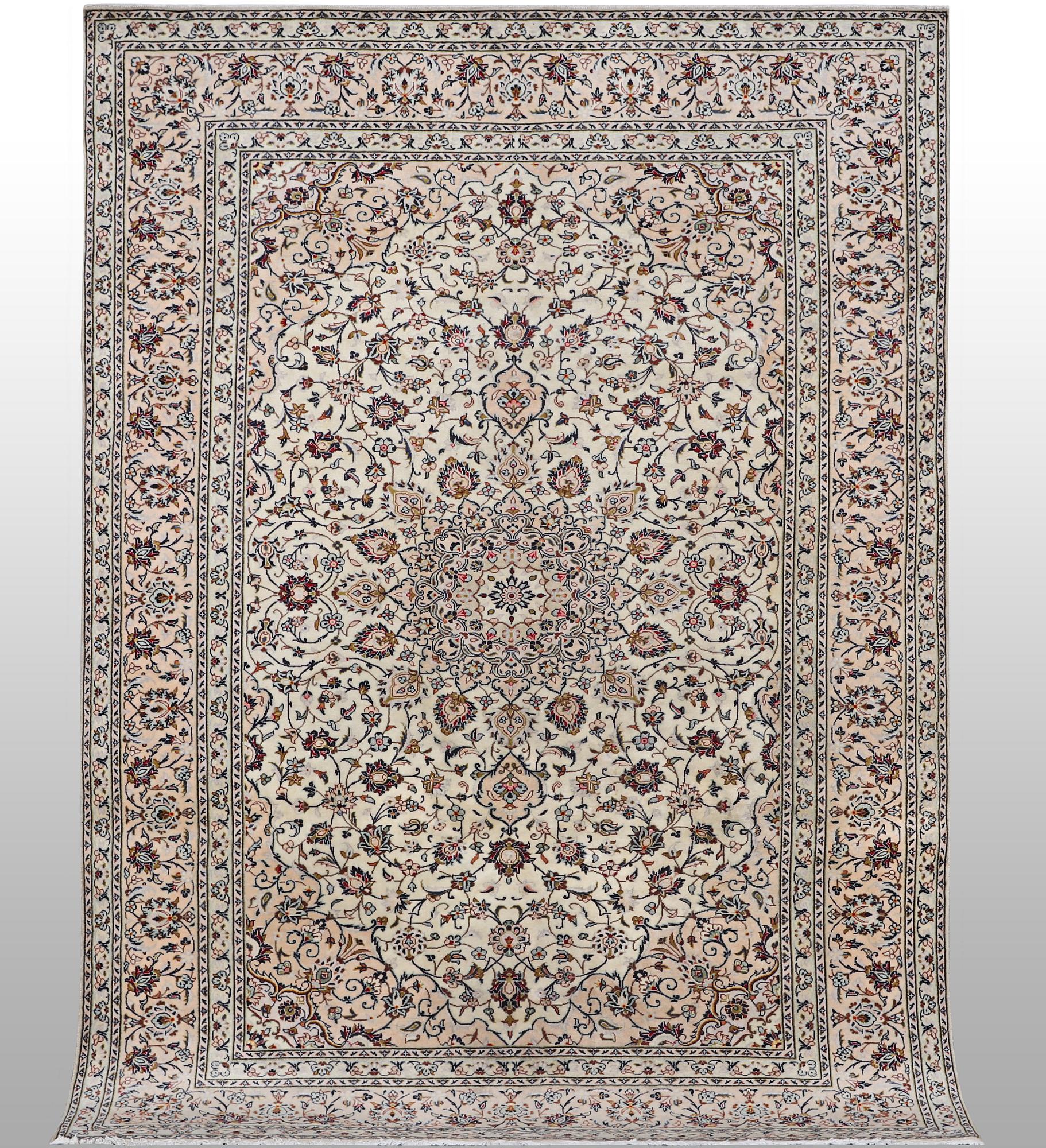 A carpet, Kashan, ca 305 x 198 cm.