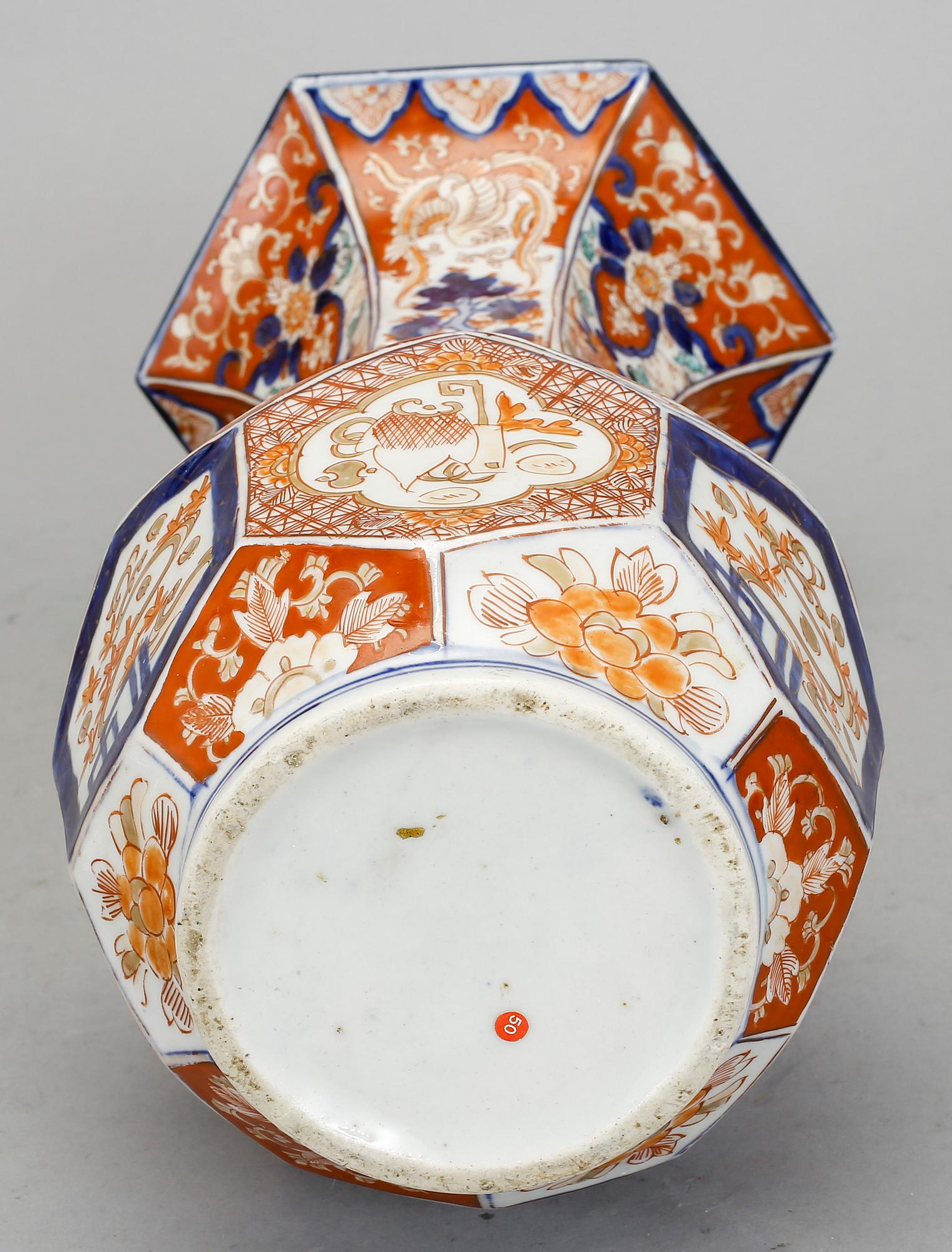VAS, porslin, Japan omkring 1900.