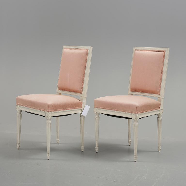 STOLAR, ett par, gustaviansk stil, 1900-tal.