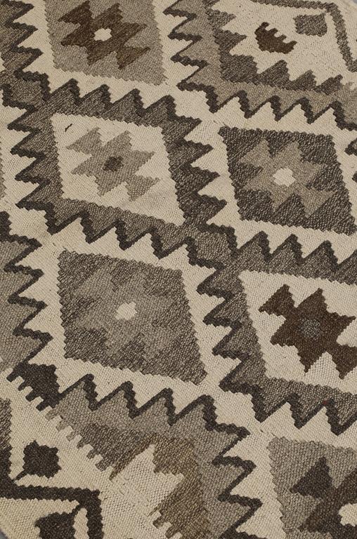 A Kilim runner, approx. 504 x 83 cm.
