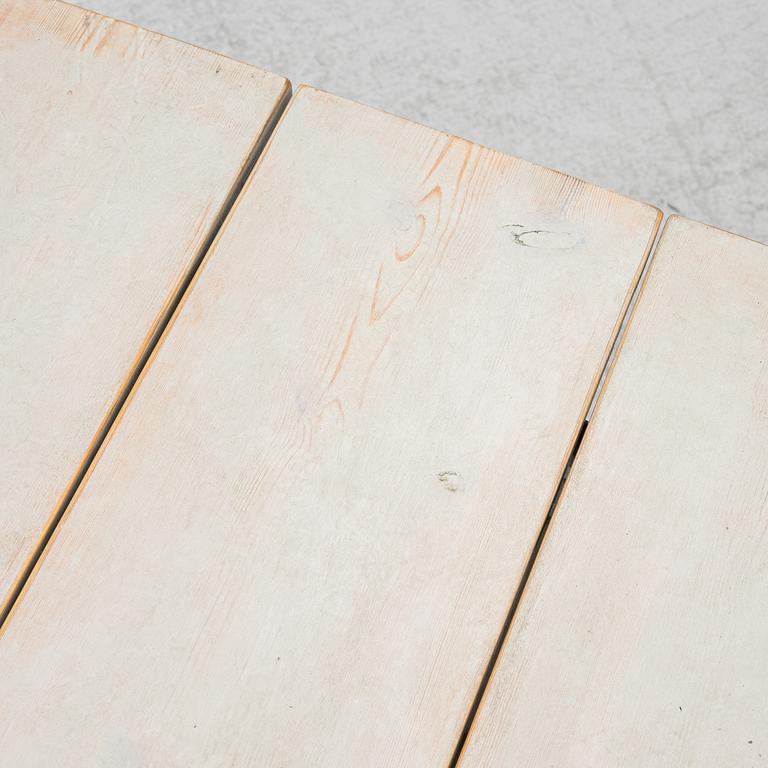 Dining table, 19th century.