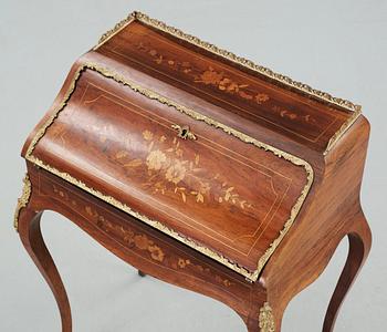 SEKRETÄR, rokokostil, 1900-talets första hälft.