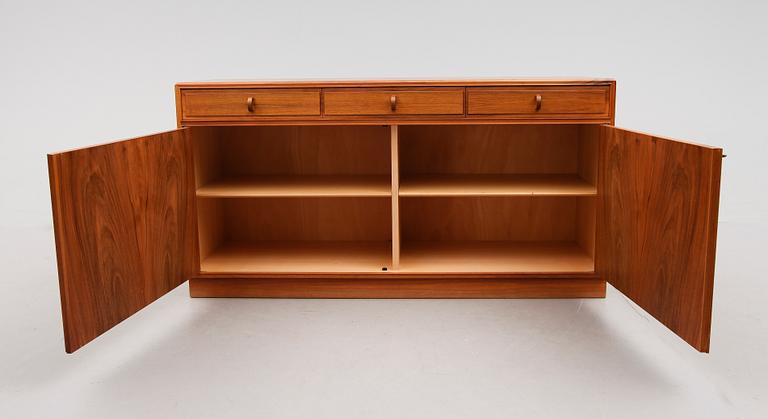 SIDEBOARD, Bertil Fridhagen, Bodafors, 1900-talets andra hälft.