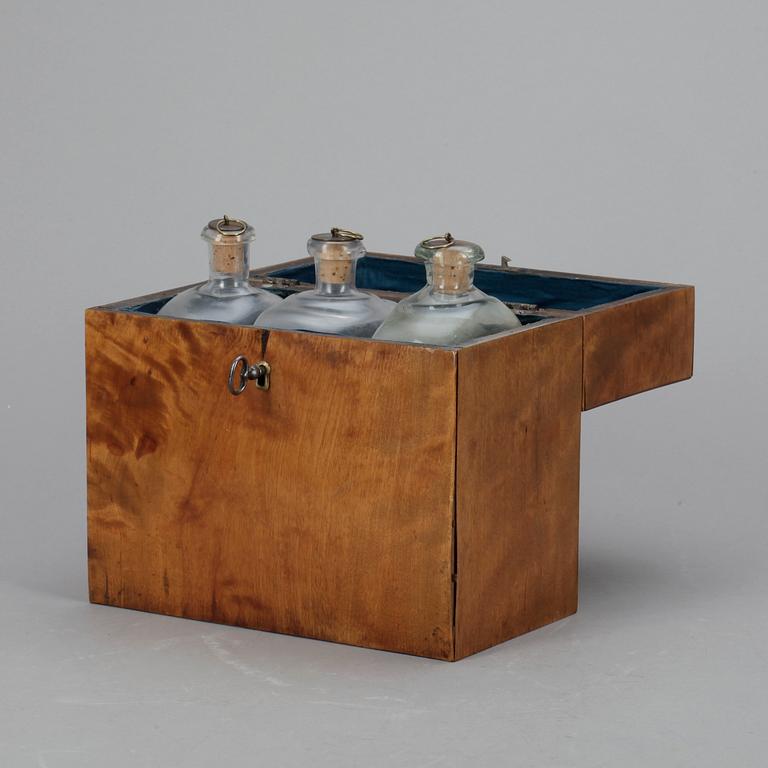 BRÄNNVINSSCHATULL, proveniens Esaias Tegner, omkring 1800.