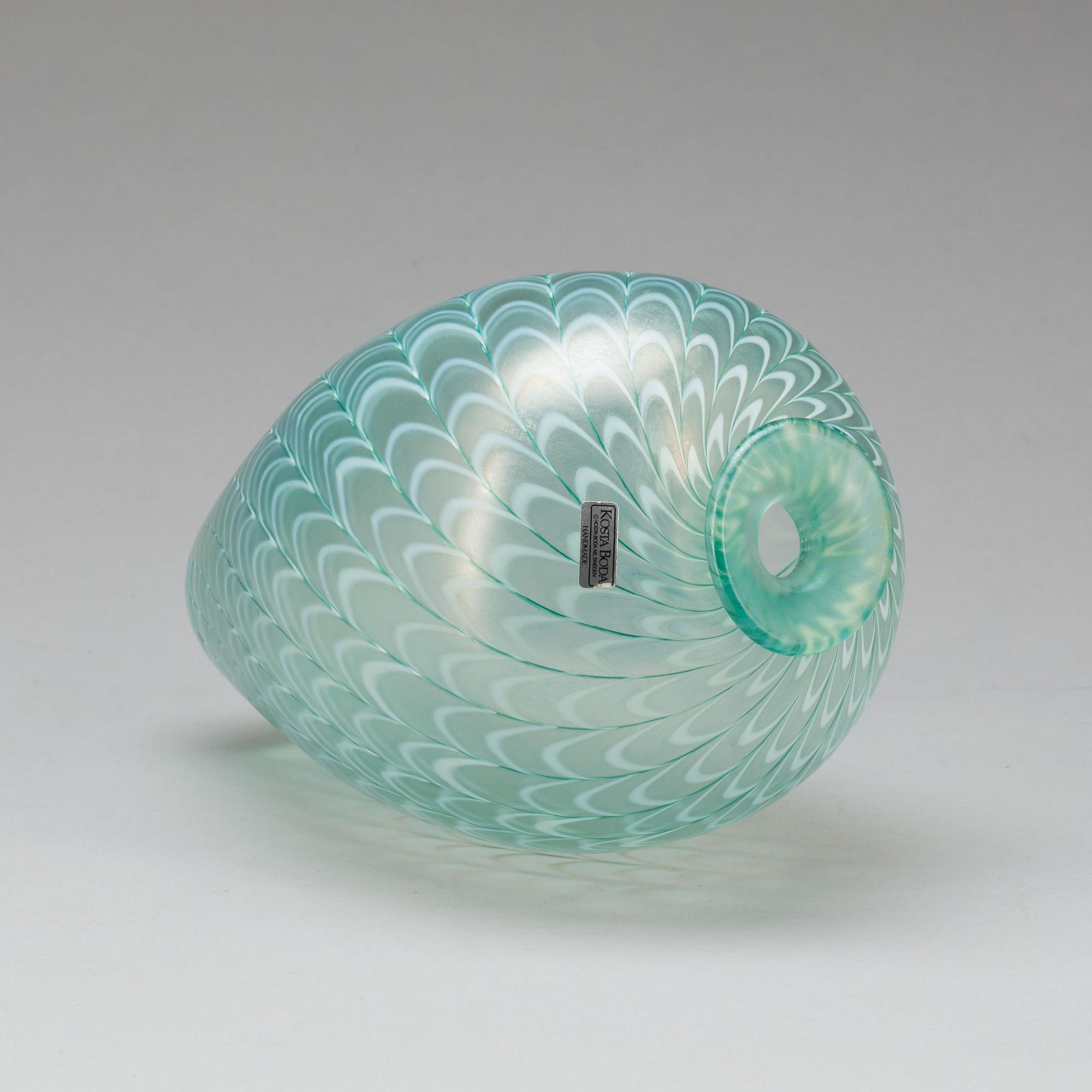 VAS, glas. Bertil Vallien Kosta Boda. Artist coll. 48439.