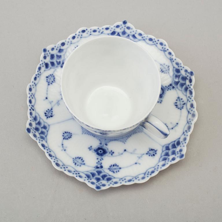 21 pieces of porcelain tableware from Royal Copenhagen, model "Musselmalet", 20th century.