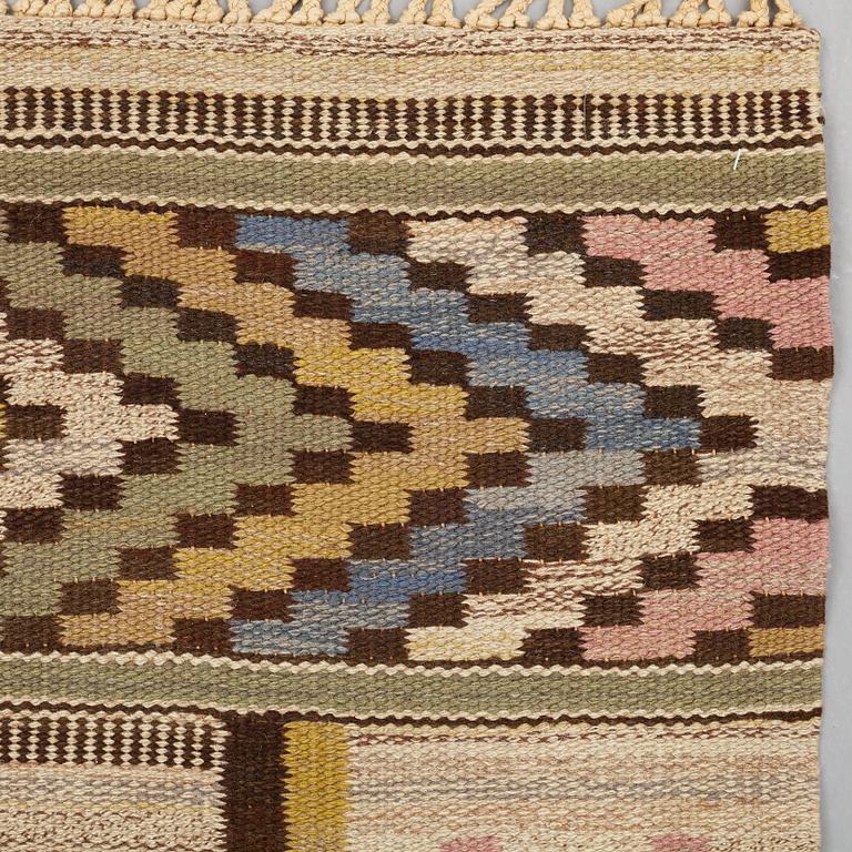 Märta Måås-Fjetterström, MÄRTA MÅÅS-FJETTERSTRÖM, A CARPET, "Vit botten", flat weave, ca 252 x 154 cm, signed MMF.