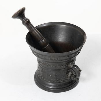 Mortar and pestle, dated 1600. Baroque.