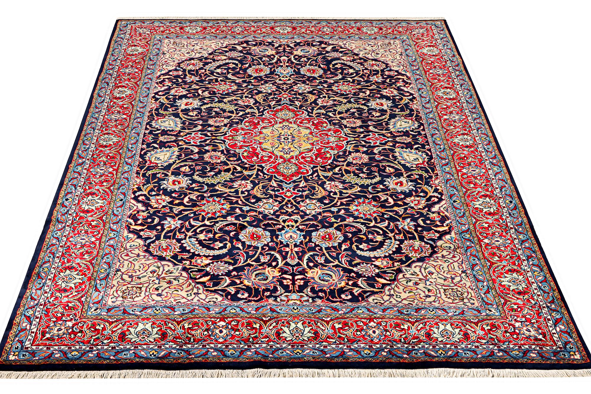 A KAshan carpet, a. 312 x 206 cm.