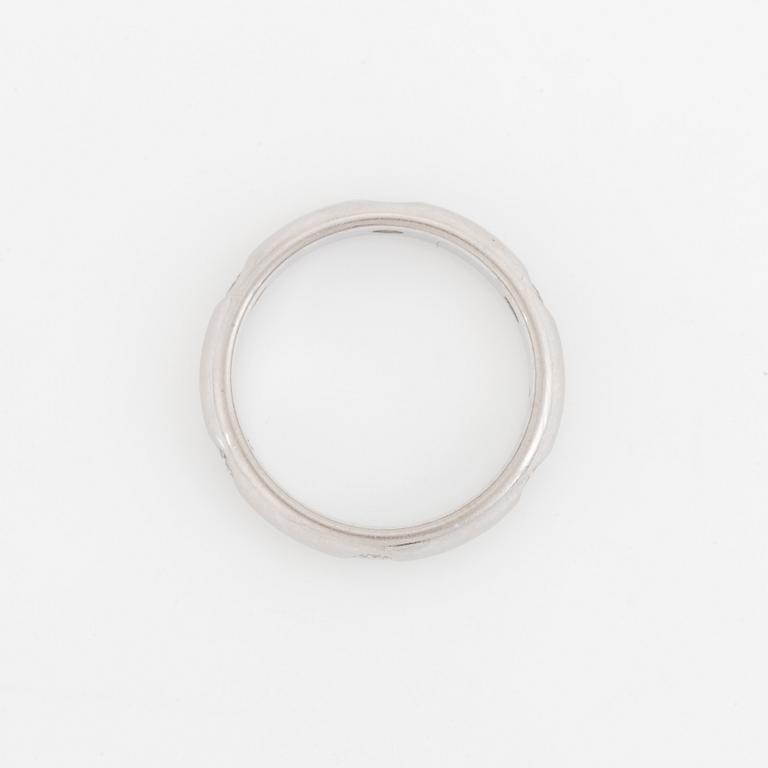 An 18K white gold Cartier ring set with round brilliant-cut diamonds.