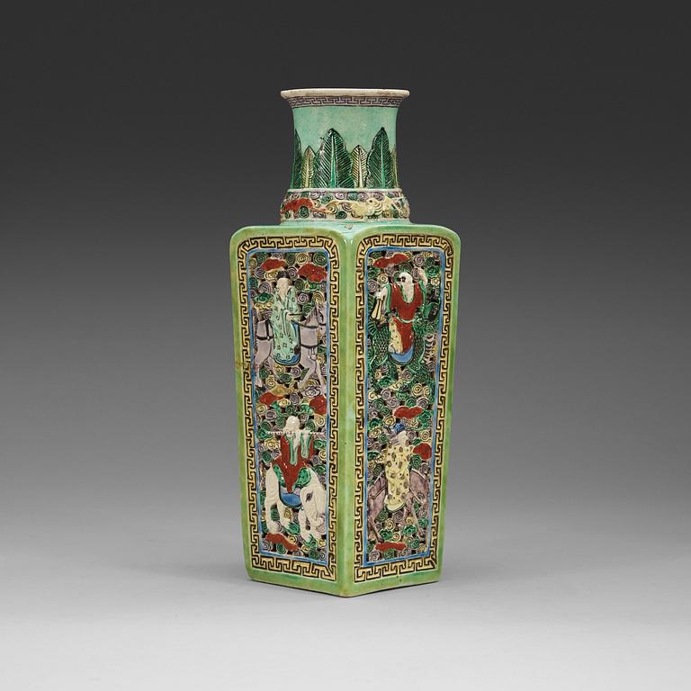 A famille verte bisquit vase, late Qing dynasty (1644-1912).