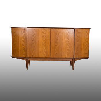 SIDEBOARD, 1900-talets mitt.
