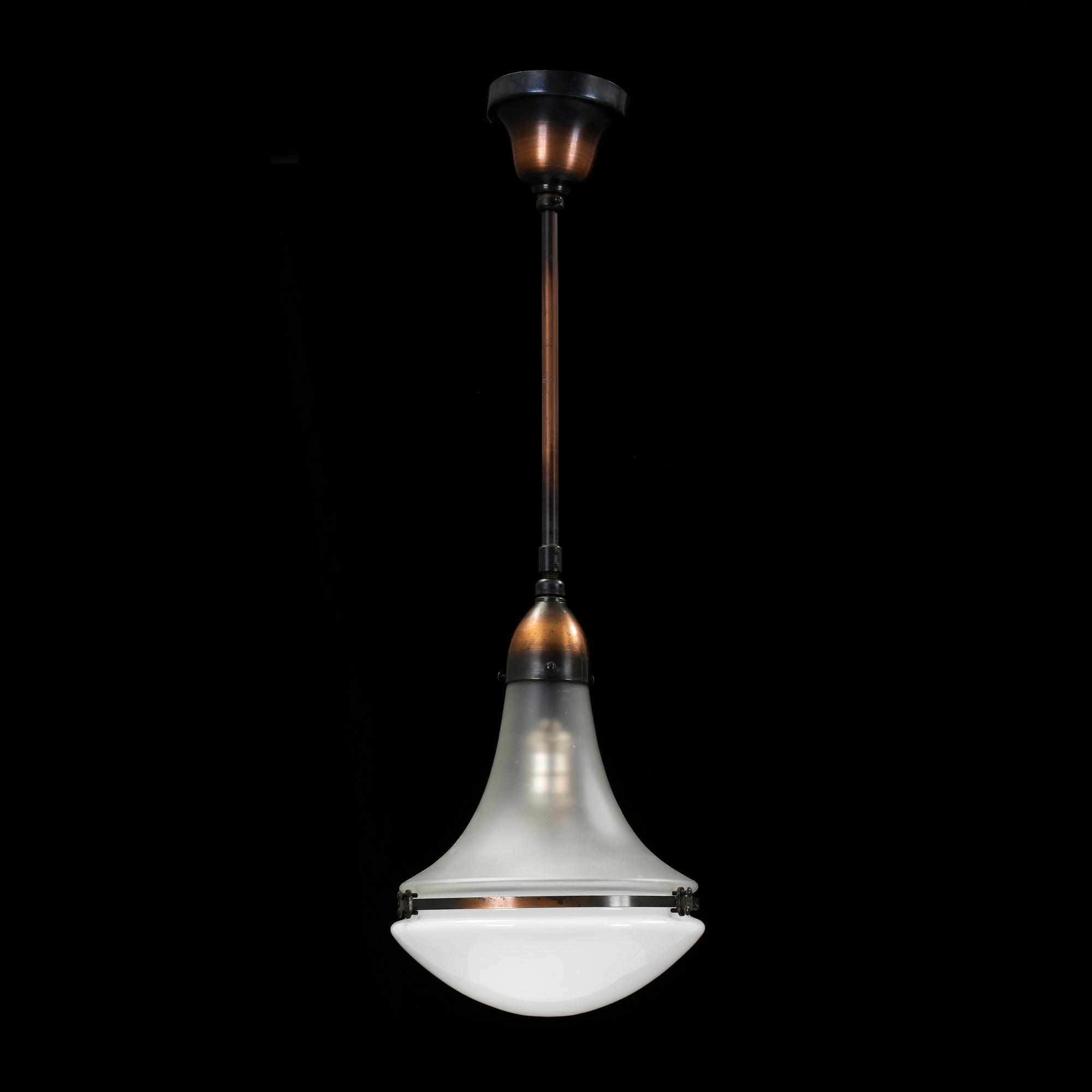 TAKLAMPA, AEG, Peter Behrens. 1900-talets första hälft.