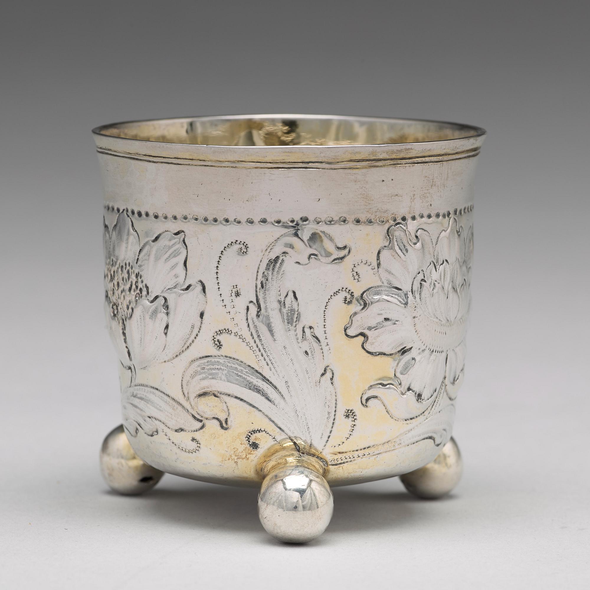 Hieronymus Peller, bägare på kulfötter, silver, Nürnberg (verksam 1662-1677/86). Barock.
