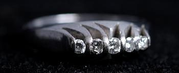RING, vitguld samt 5 briljantslipade diamanter, tot ca 0.22 ct.