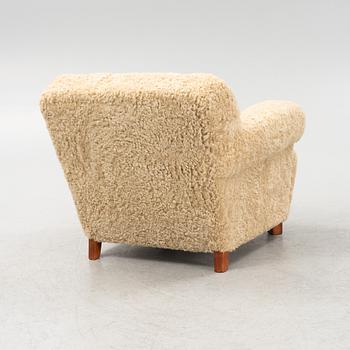 A sheepskin upholstered lounge chair, Swedish Modern, 1940s/50s.