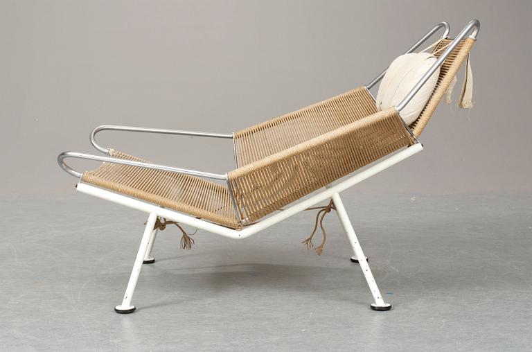 A Hans J Wegner lounge chair "Flag Halyard", by Getama, Denmark.